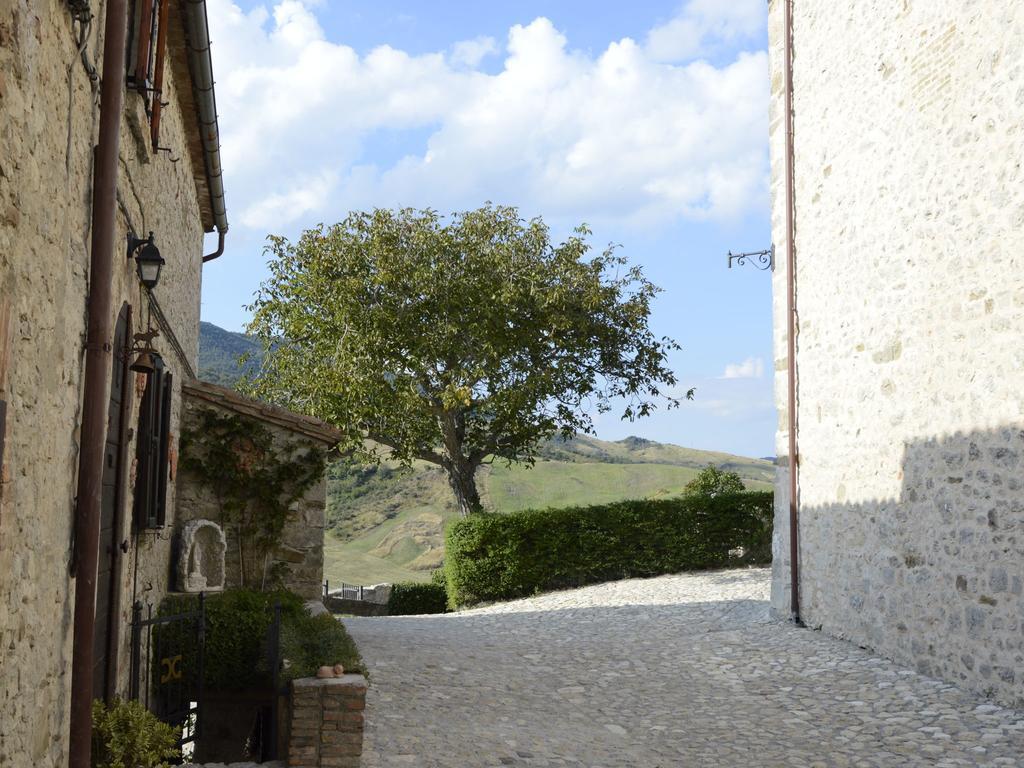 Belvilla By Oyo Graceful Apartment With Garden Petrella Guidi Bagian luar foto