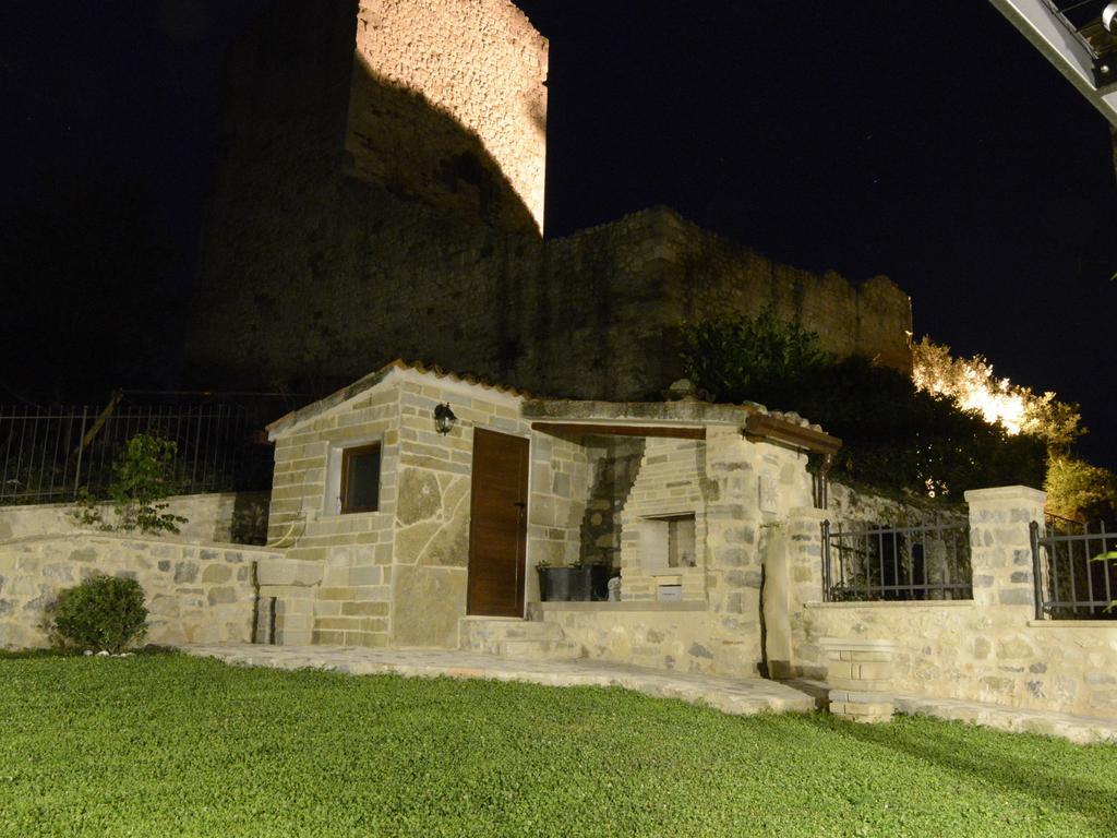 Belvilla By Oyo Graceful Apartment With Garden Petrella Guidi Bagian luar foto