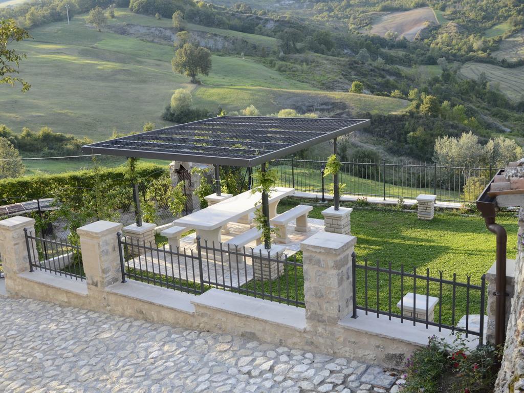 Belvilla By Oyo Graceful Apartment With Garden Petrella Guidi Bagian luar foto