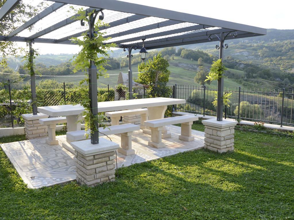 Belvilla By Oyo Graceful Apartment With Garden Petrella Guidi Bagian luar foto