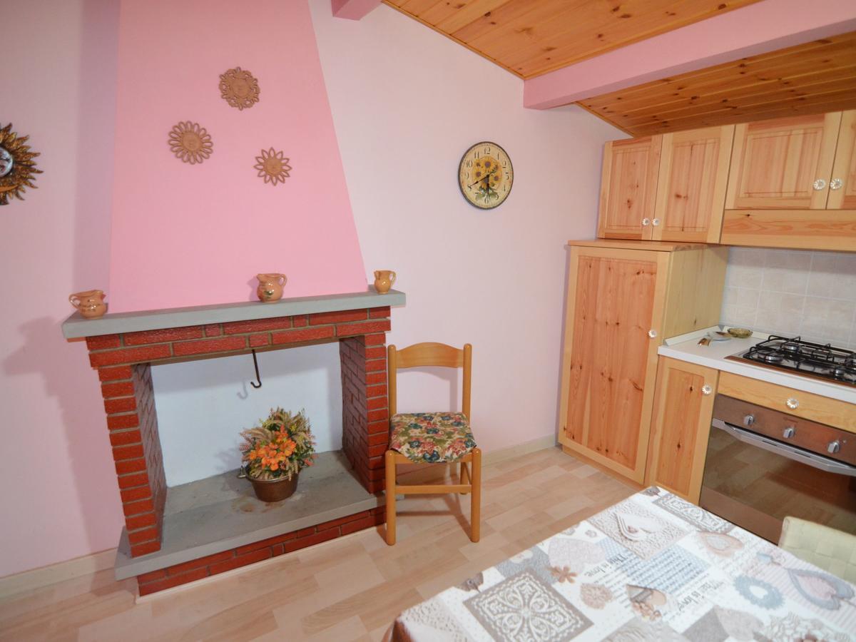 Belvilla By Oyo Graceful Apartment With Garden Petrella Guidi Bagian luar foto